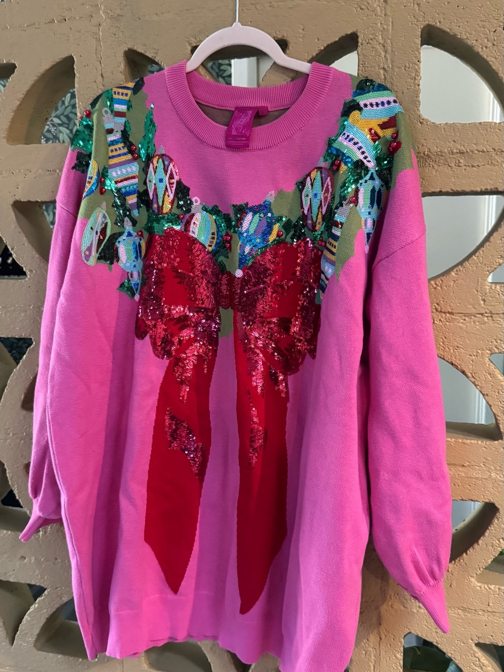 QUEEN OF SPARKLES Pink Sweatshirt with wreath